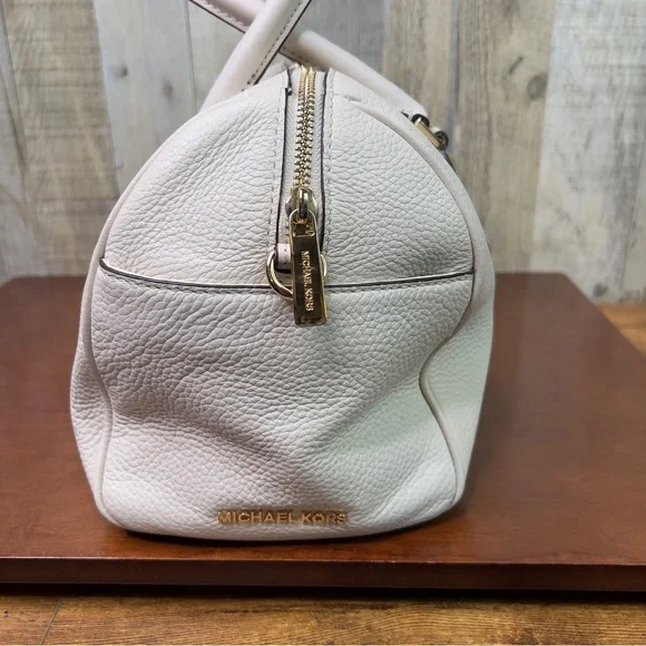 Michael Kors 12”x7”x8” Large Zippered Tote Bag Crossbody Strap Multiple pockets - Picture 4 of 15